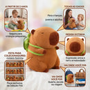 Pelúcia Capivara com Mochila